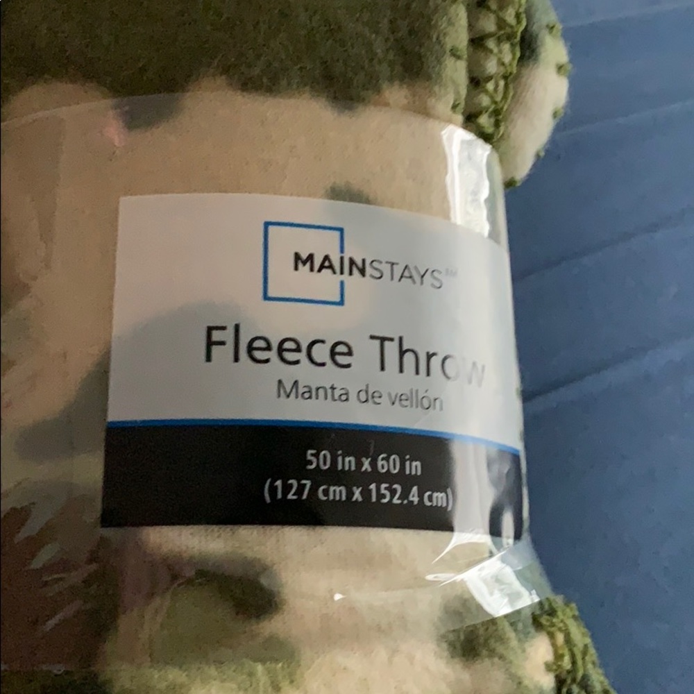 Fleece camouflage throw blanket